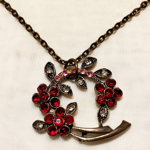 Vintage Flower Wreath With Fancy Gems - Picture 1 of 4